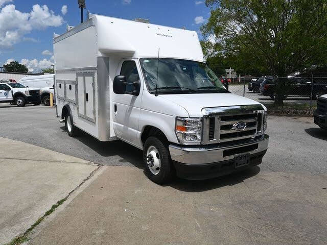 2025 Ford E-Series Chassis E-350 SD Cutaway SB DRW RWD