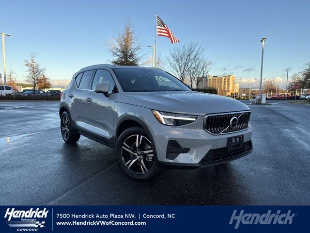 2025 Volvo XC40 B5 Core Bright Theme AWD