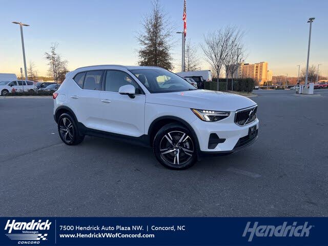 2025 Volvo XC40 B5 Core Bright Theme AWD