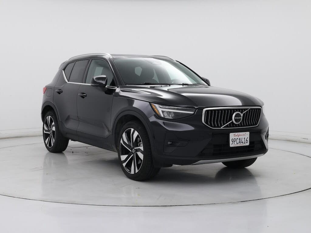 2025 Volvo XC40 B5 Plus Bright Theme AWD