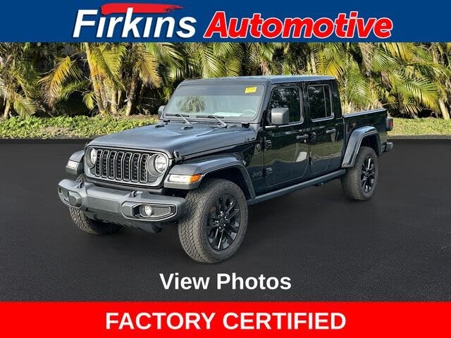 2024 Jeep Gladiator NightHawk Crew Cab 4WD
