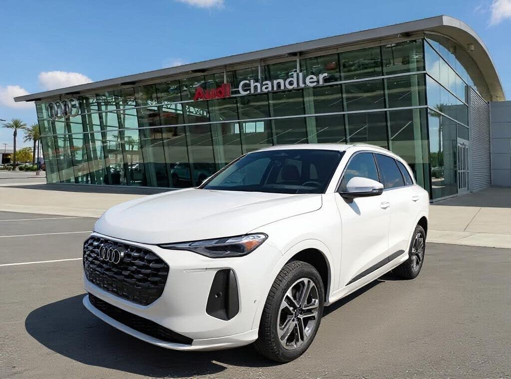 2025 Audi Q5 quattro Premium 40 TFSI