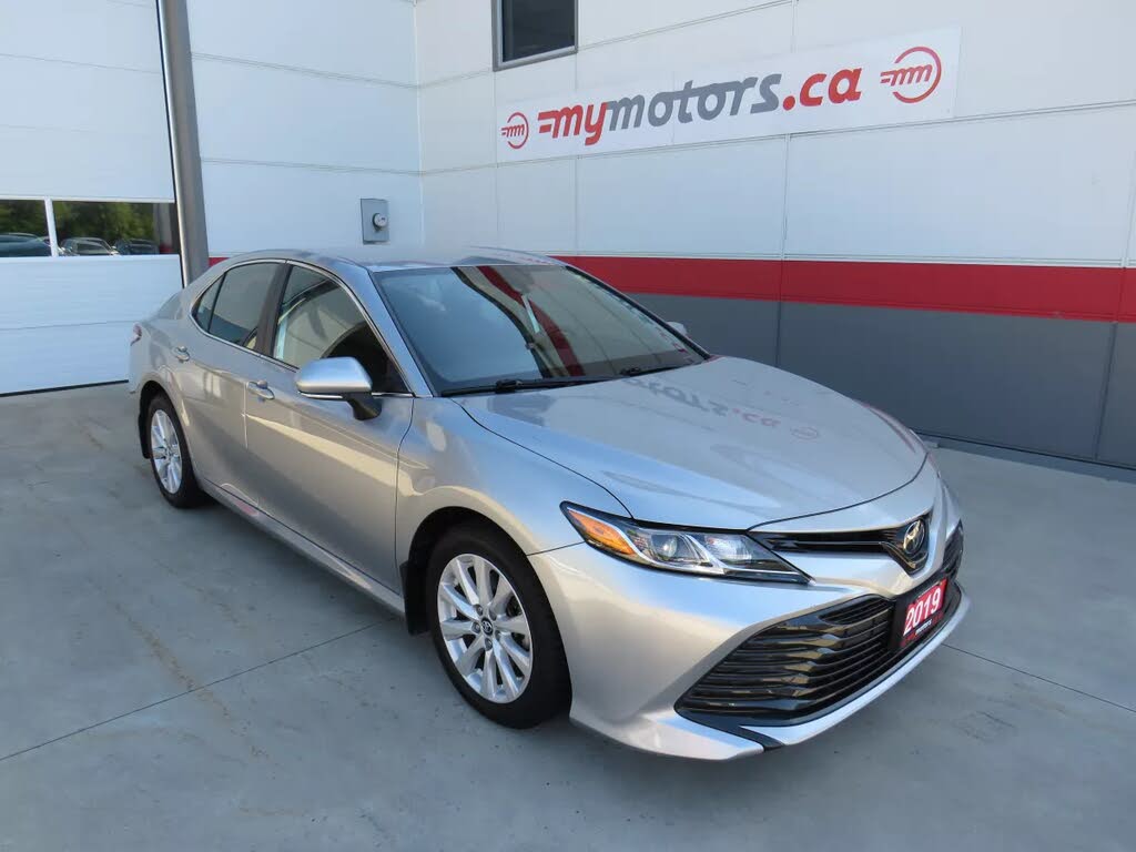 Toyota Camry LE FWD 2019