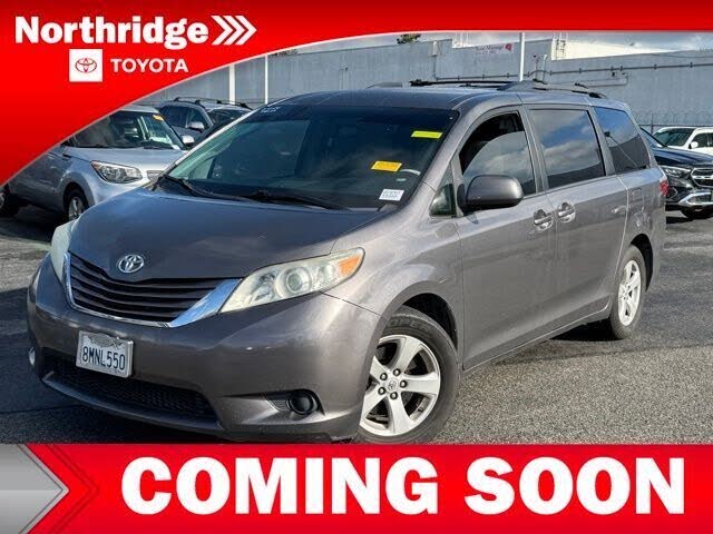 2016 Toyota Sienna XLE 7-Passenger Auto Access Seat