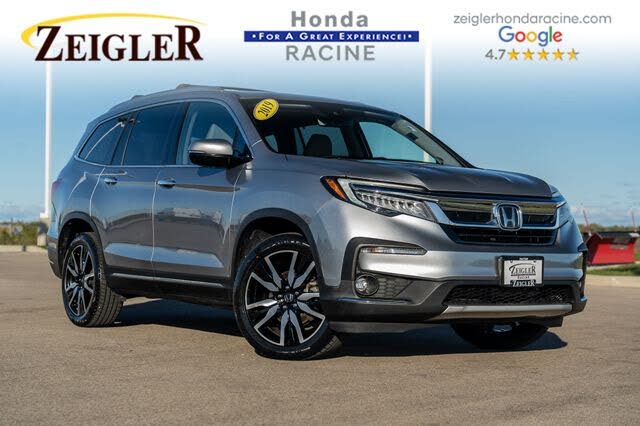 2019 Honda Pilot Touring AWD with Rear Captain's Chairs