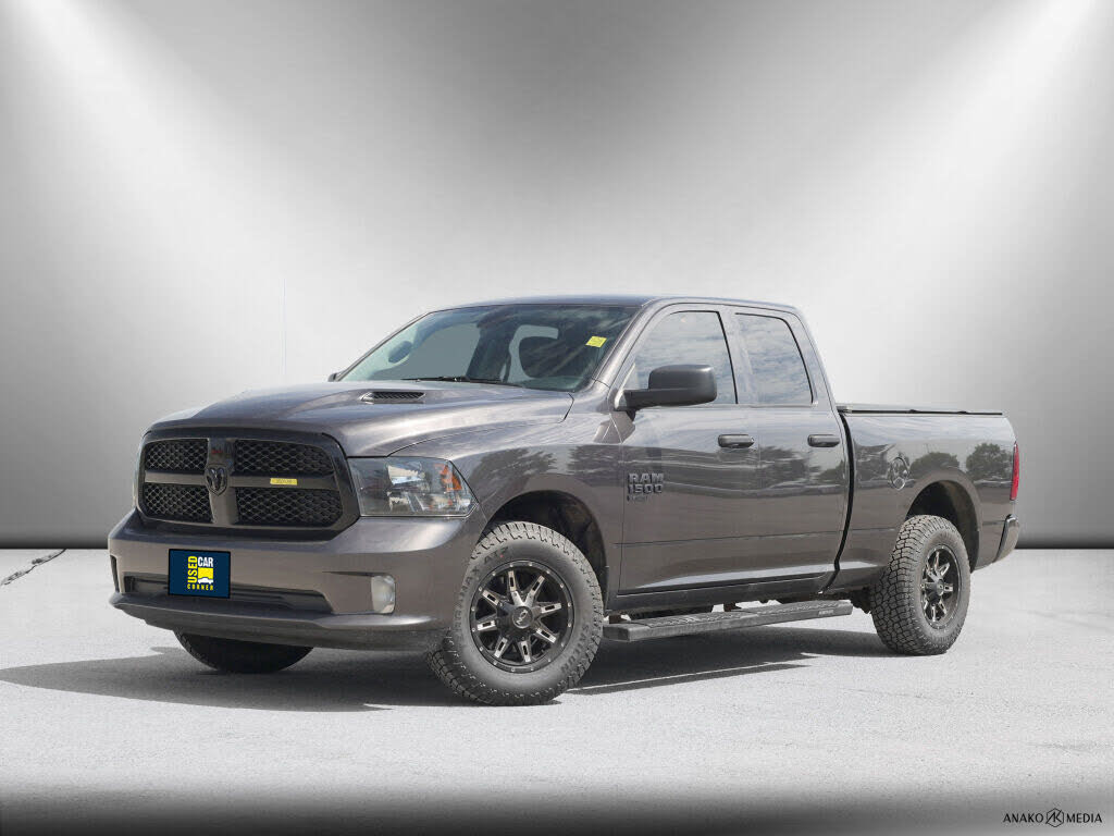 RAM 1500 Classic Express Quad Cab 4WD 2023