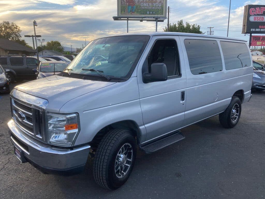 2013 Ford E-Series E-350 XLT Super Duty Passenger Van