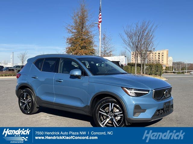 2025 Volvo XC40 B5 Core Bright Theme AWD