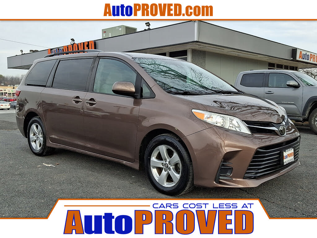 2018 Toyota Sienna LE 7-Passenger FWD with Auto-Access Seat