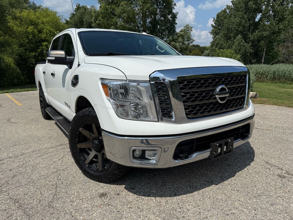 2017 Nissan Titan SV Crew Cab 4WD