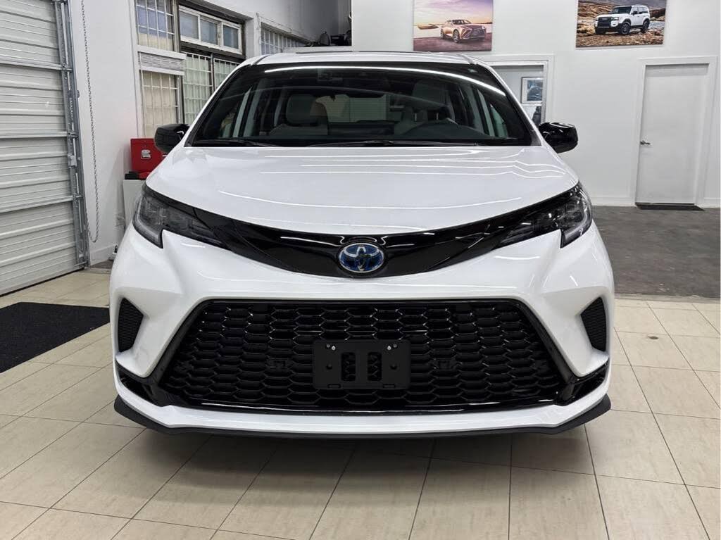 Toyota Sienna XSE 7-Passenger AWD 2025