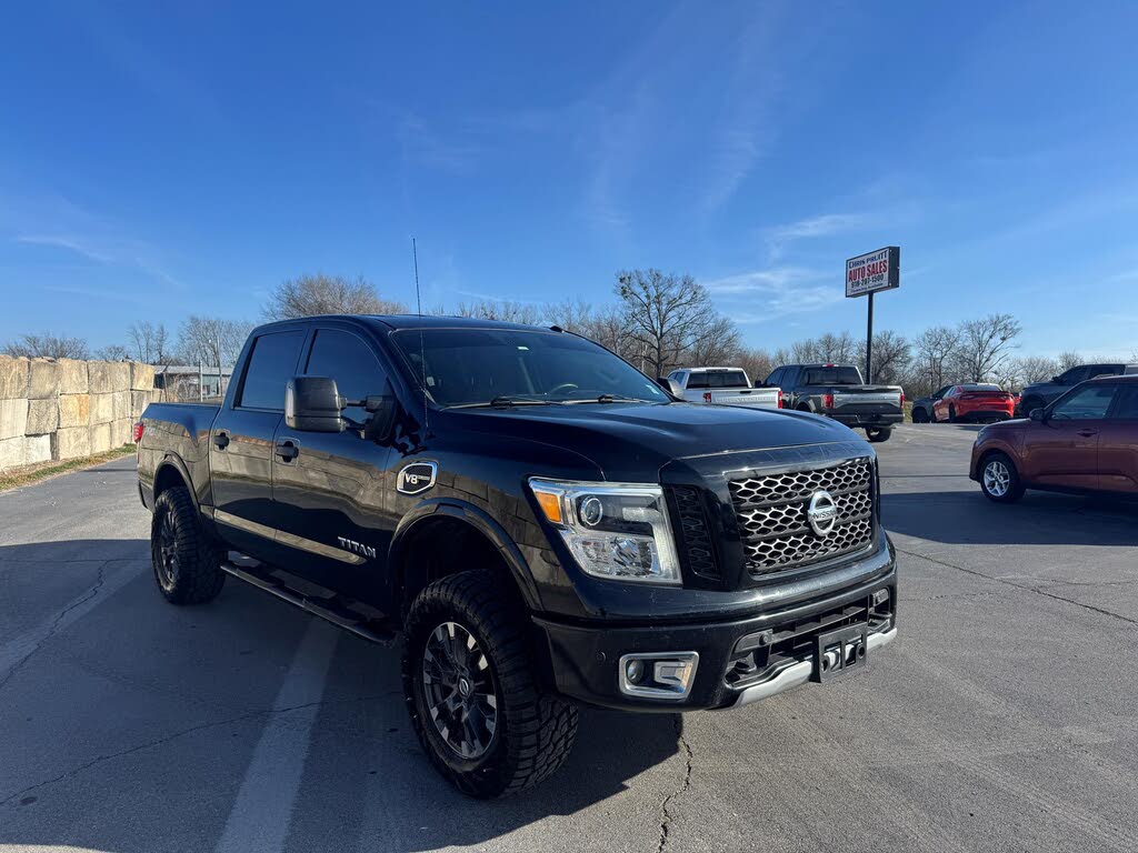 2017 Nissan Titan PRO-4X Crew Cab 4WD