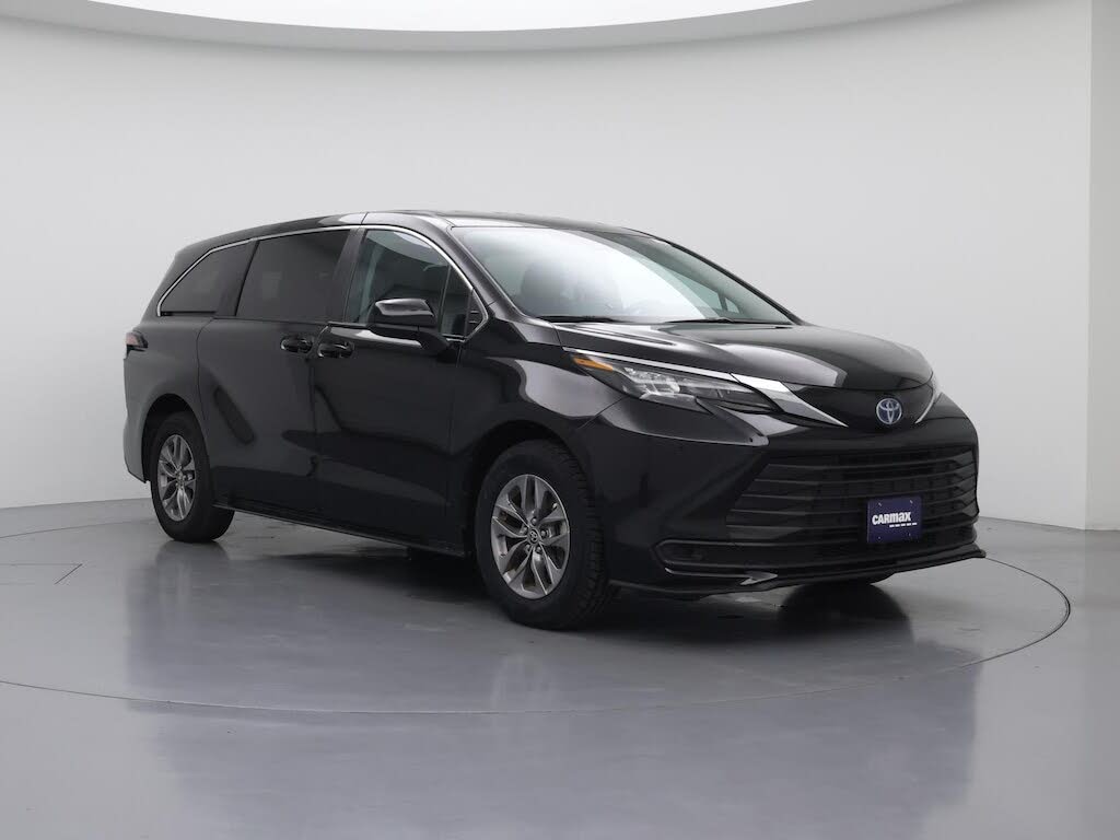 2024 Toyota Sienna LE 8-Passenger FWD
