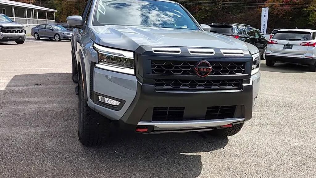 2025 Nissan Frontier PRO-4X Crew Cab 4WD