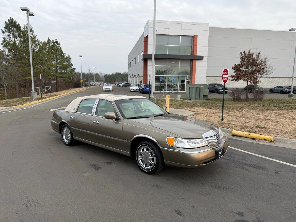 2001 Lincoln Town Car Signature