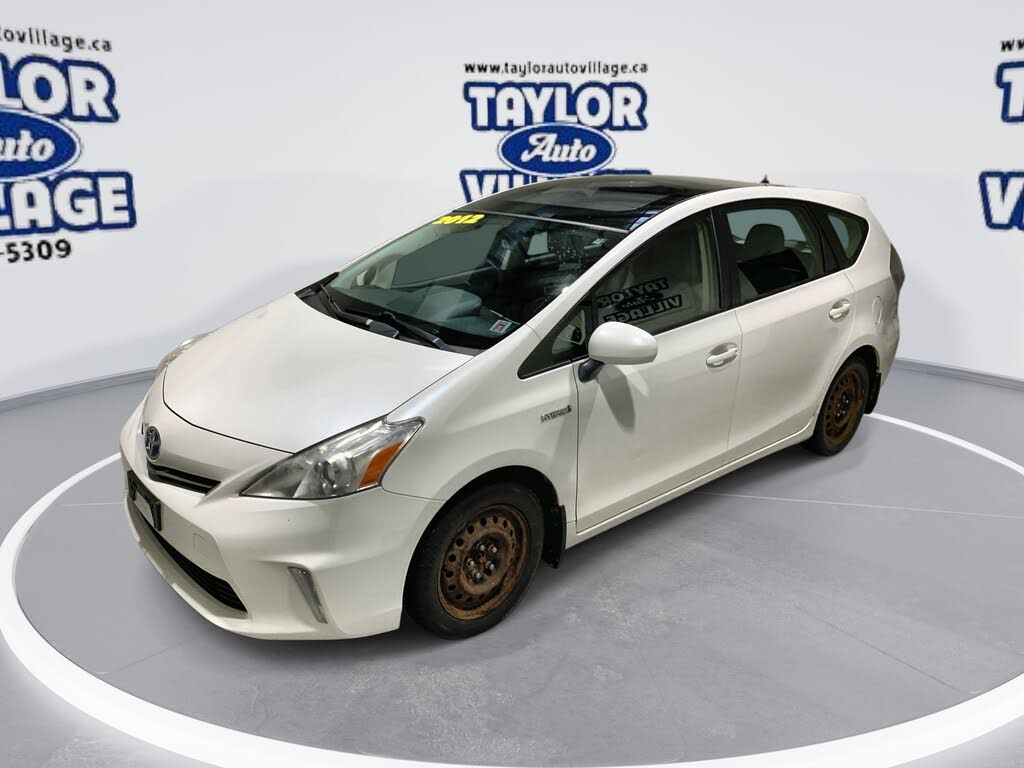 2012 Toyota Prius v FWD
