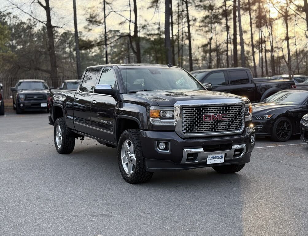 2015 GMC Sierra 2500HD Denali Crew Cab SB 4WD