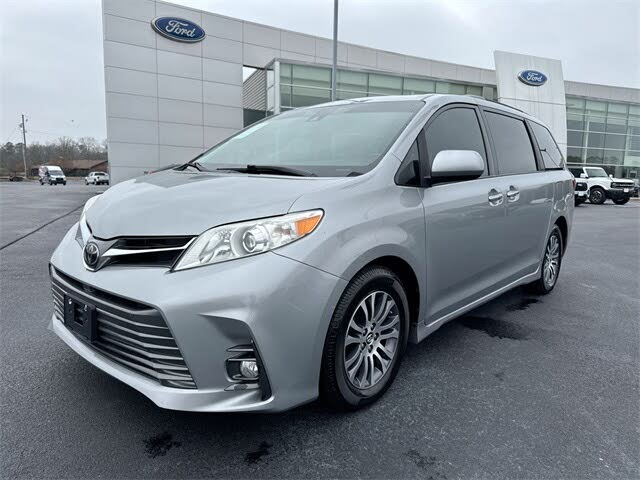 2018 Toyota Sienna XLE 7-Passenger FWD with Auto-Access Seat