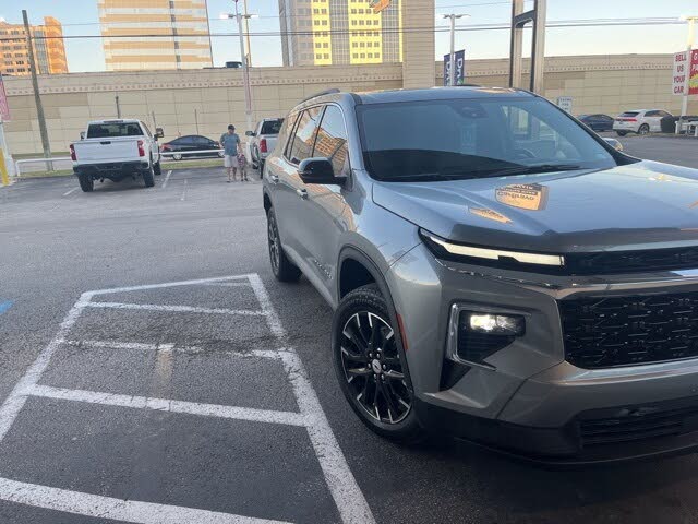 2025 Chevrolet Traverse LT FWD