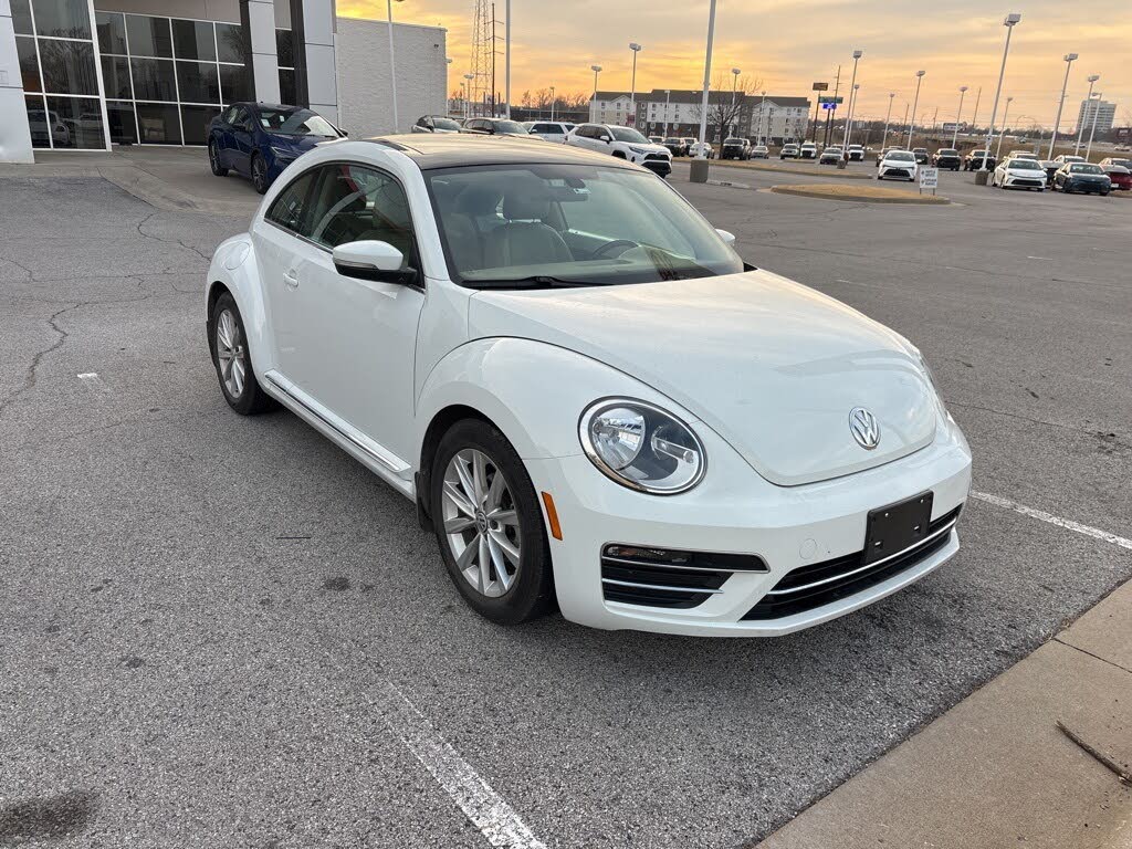 2018 Volkswagen Beetle 2.0T SE Hatchback FWD