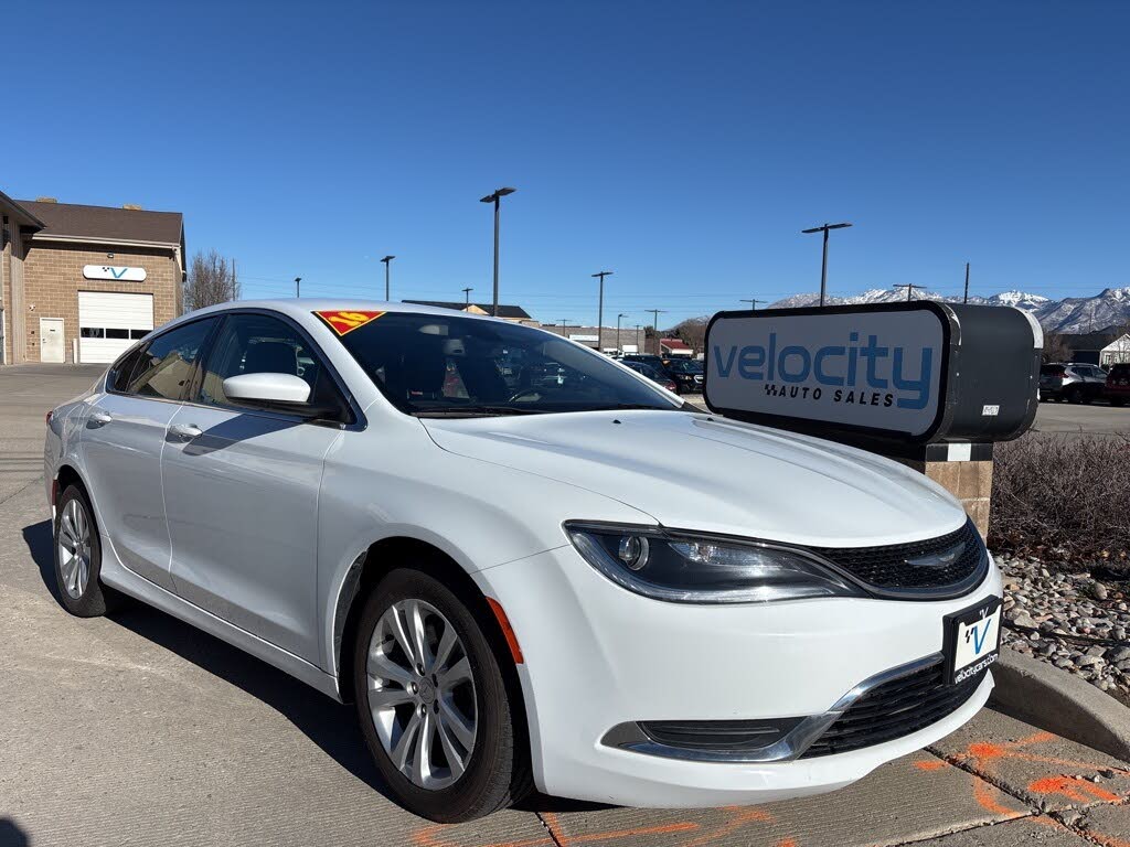 2016 Chrysler 200 Limited Sedan FWD