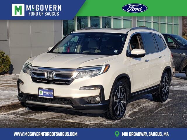 2019 Honda Pilot Touring AWD with Rear Captain's Chairs
