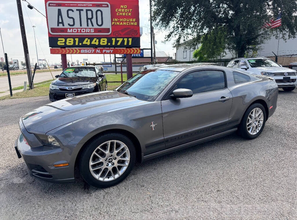 2014 Ford Mustang V6 Premium Coupe RWD