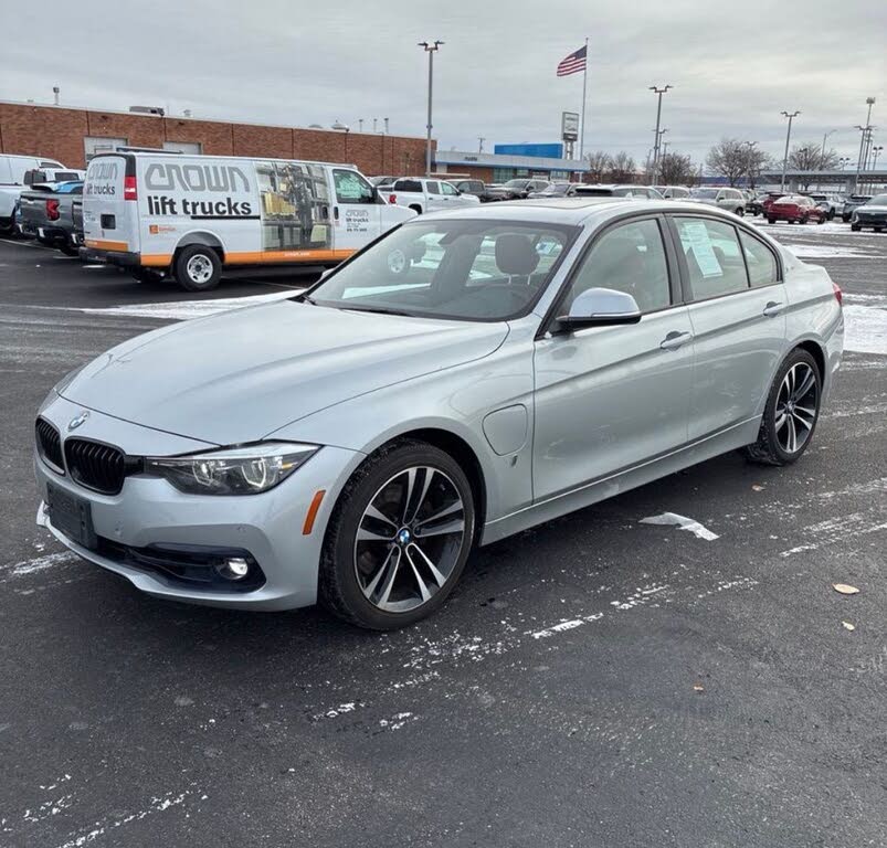 2018 BMW 3 Series 330e iPerformance Sedan RWD