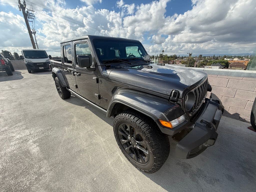 2025 Jeep Gladiator NightHawk Crew Cab 4WD