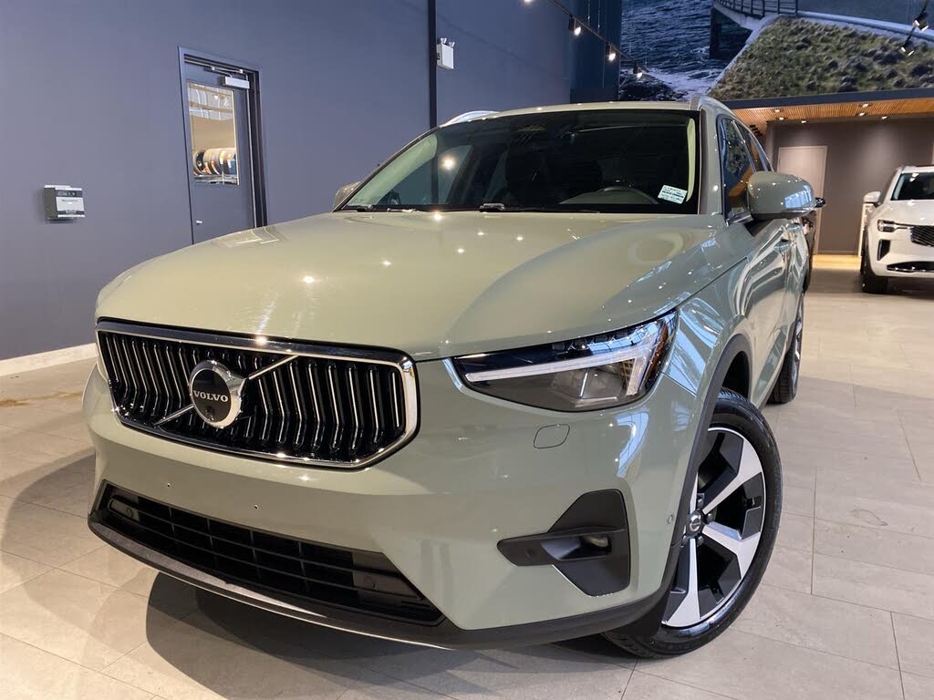 Volvo XC40 B5 Plus Bright Theme AWD 2025