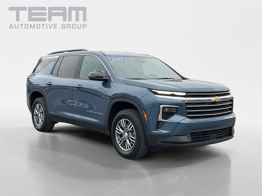 2025 Chevrolet Traverse LT FWD