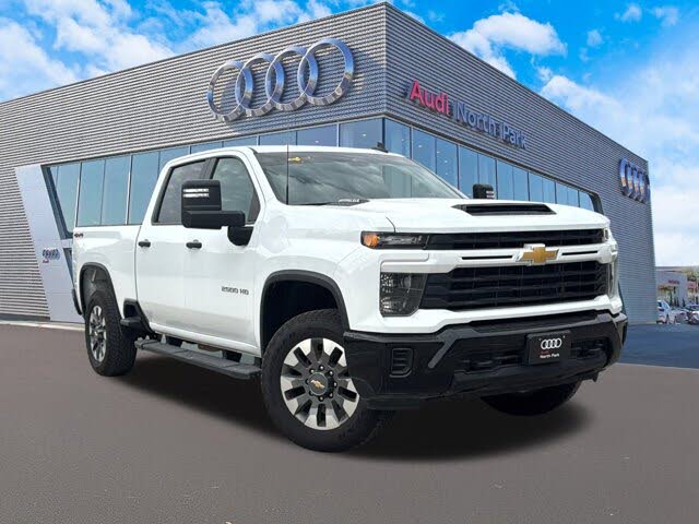 2024 Chevrolet Silverado 2500HD Custom Crew Cab 4WD