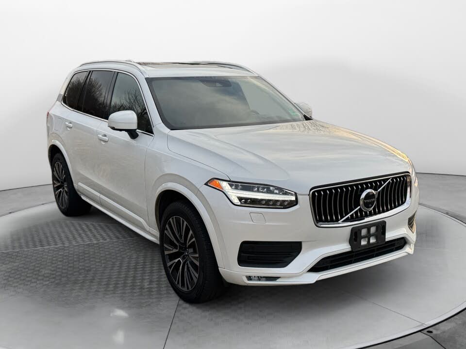 2022 Volvo XC90 T6 Momentum 7-Passenger AWD