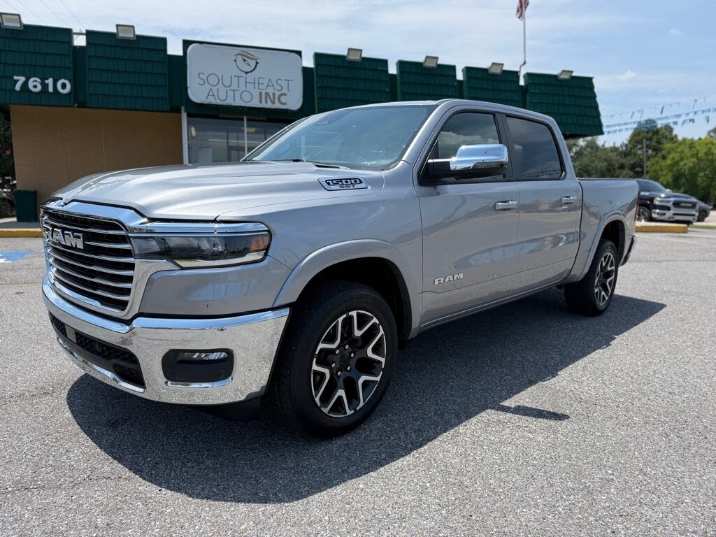 2025 RAM 1500 Laramie Crew Cab 4WD
