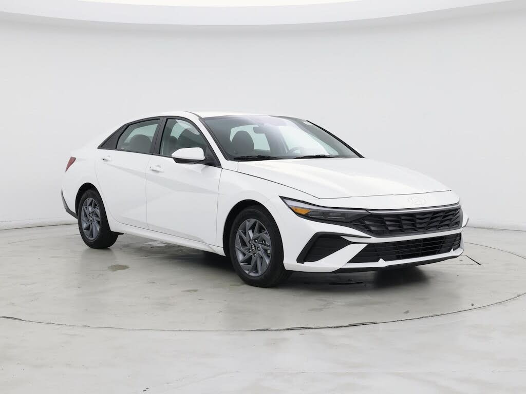 2024 Hyundai Elantra SEL FWD