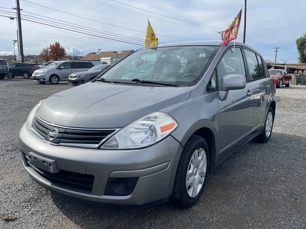 2012 Nissan Versa 1.8 S Hatchback