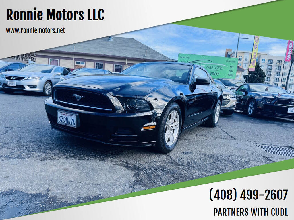 2013 Ford Mustang V6 Premium Coupe RWD