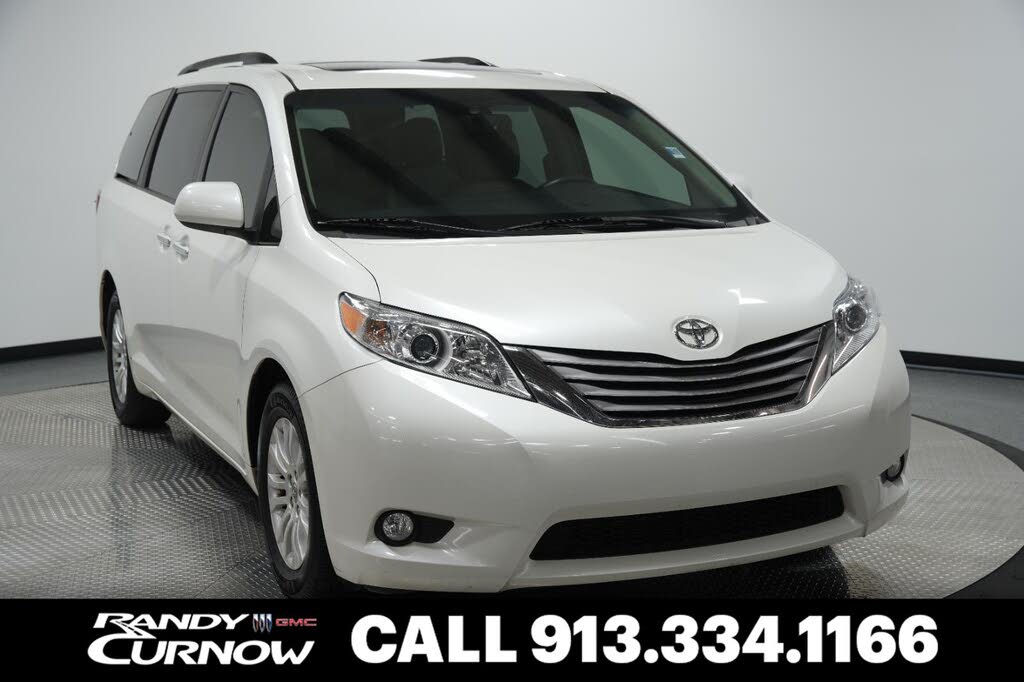 2017 Toyota Sienna XLE 8-Passenger FWD
