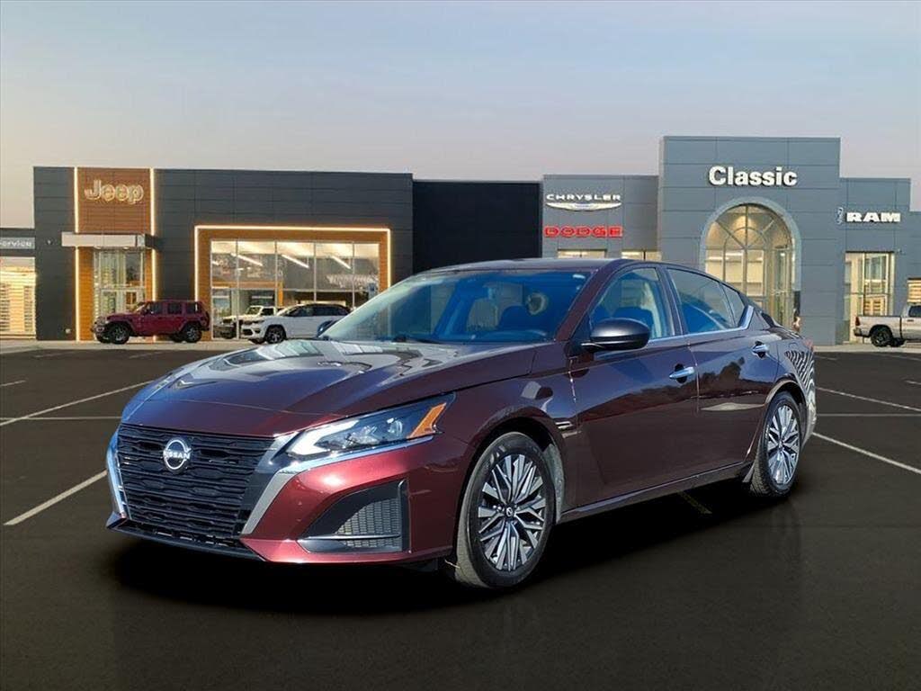 2024 Nissan Altima 2.5 SV FWD