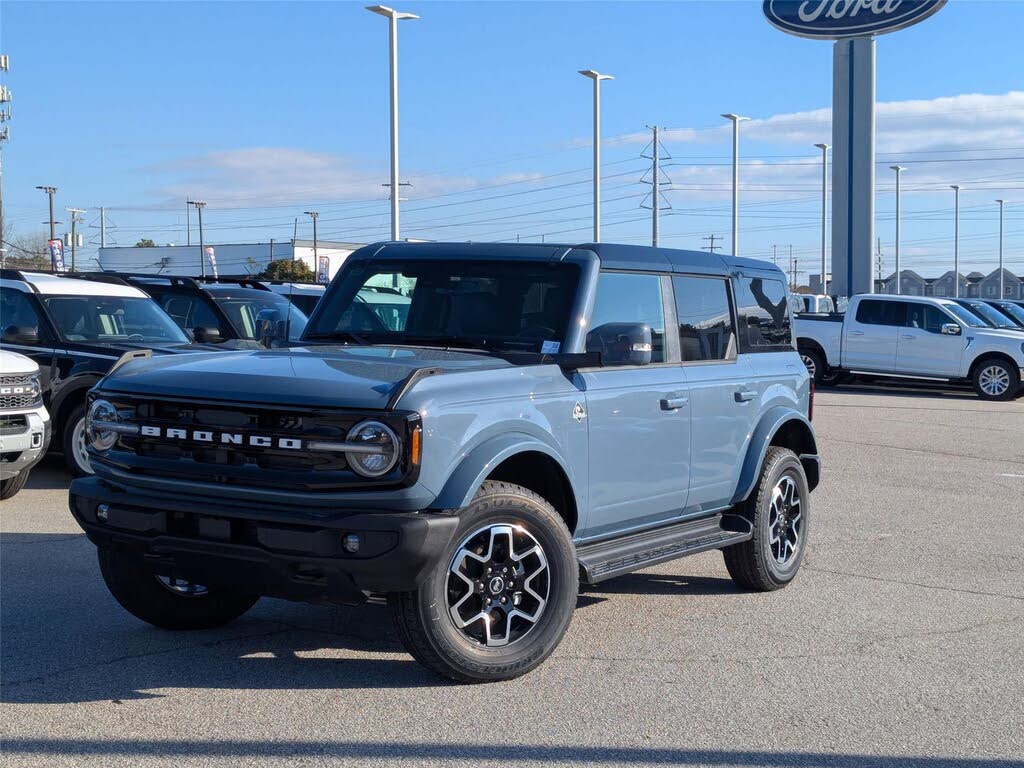 2025 Ford Bronco Outer Banks 4-Door 4WD