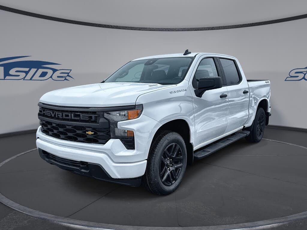 Chevrolet Silverado 1500 Custom Crew Cab 4WD 2026