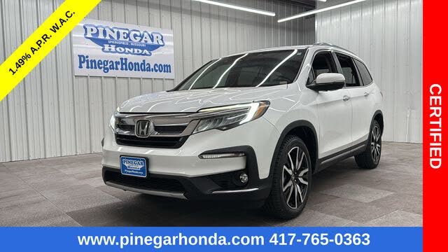 2021 Honda Pilot Touring FWD with Rear Captains Chairs