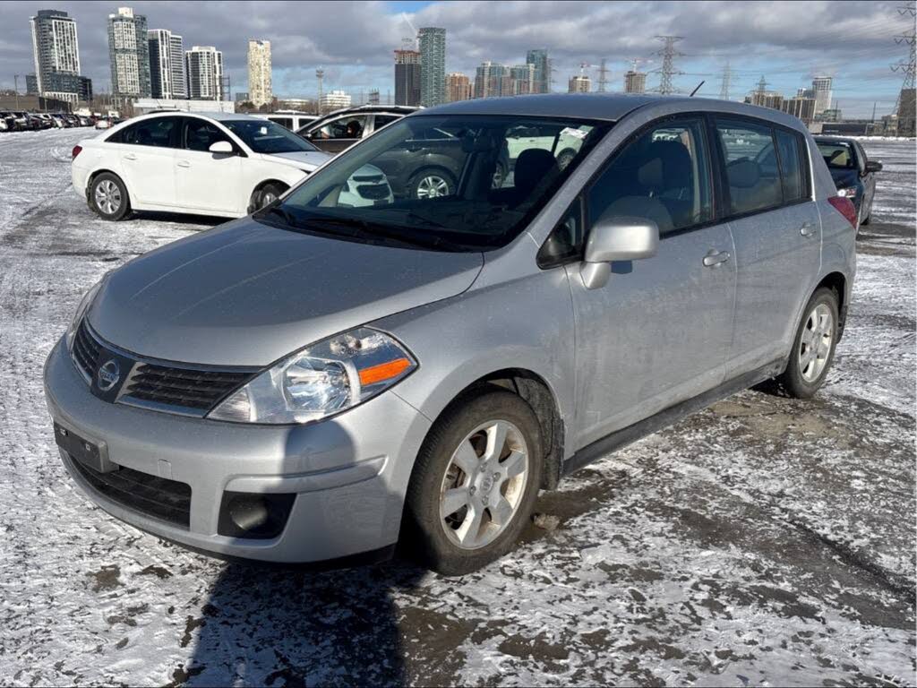 Nissan Versa SL Hatchback 2009