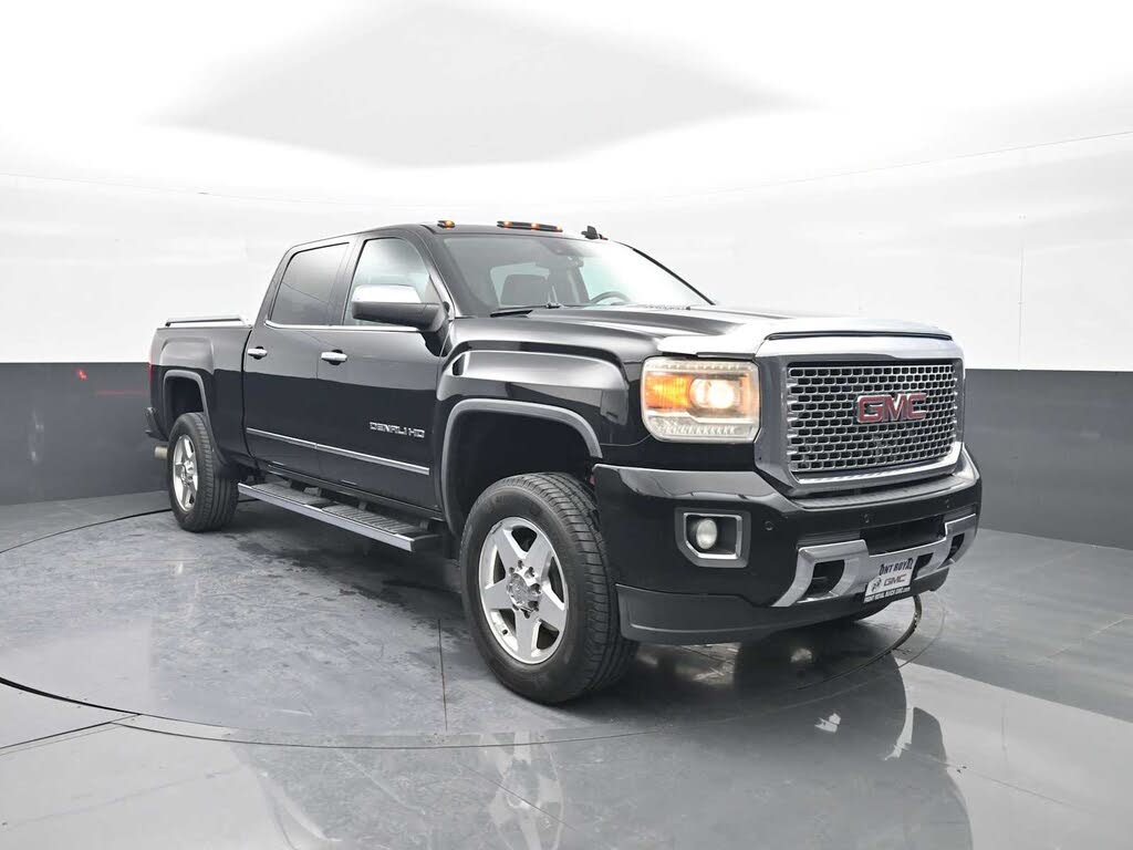 2015 GMC Sierra 2500HD Denali Crew Cab SB 4WD