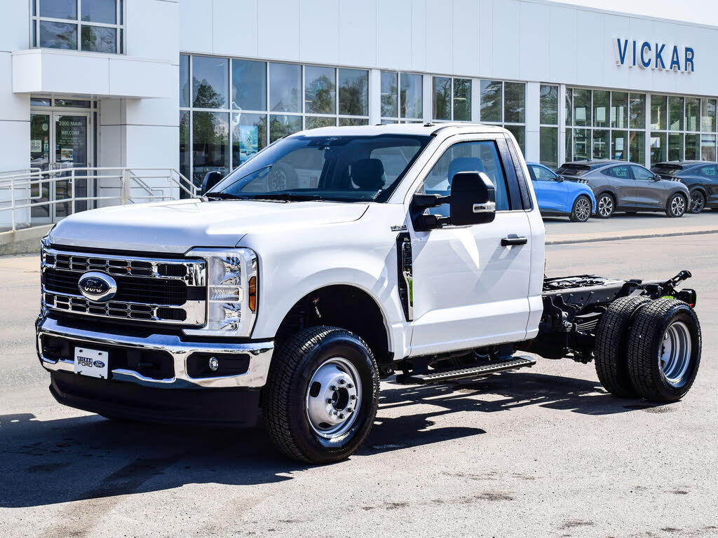 Ford F-350 Super Duty Chassis XL Regular Cab DRW 4WD 2025