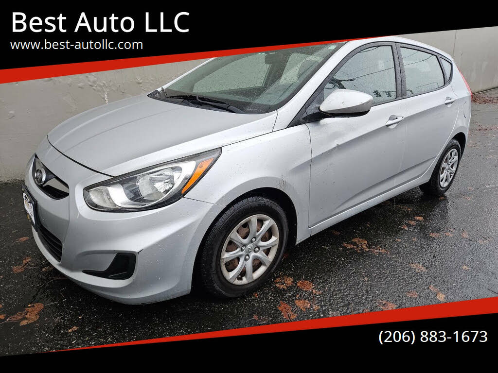2012 Hyundai Accent GS 4-Door Hatchback FWD