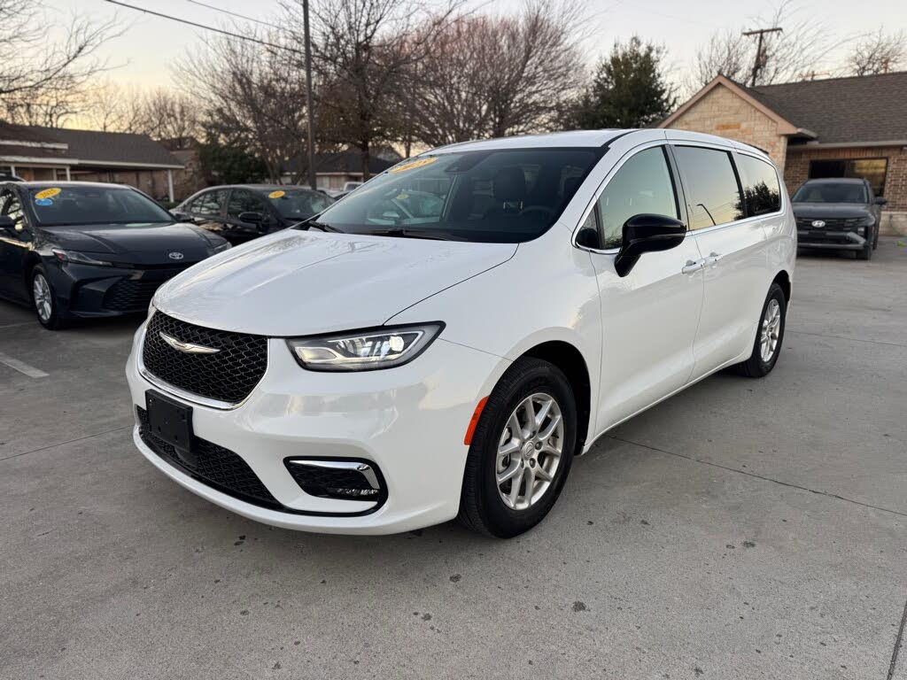 2025 Chrysler Pacifica Select FWD