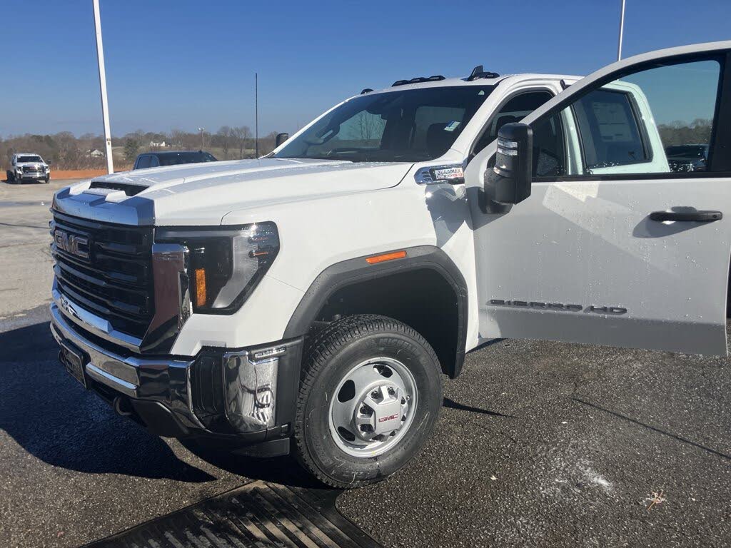 2026 GMC Sierra 3500HD Chassis Pro Crew Cab 4WD