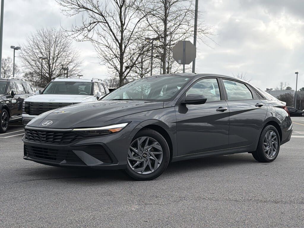2024 Hyundai Elantra SEL FWD