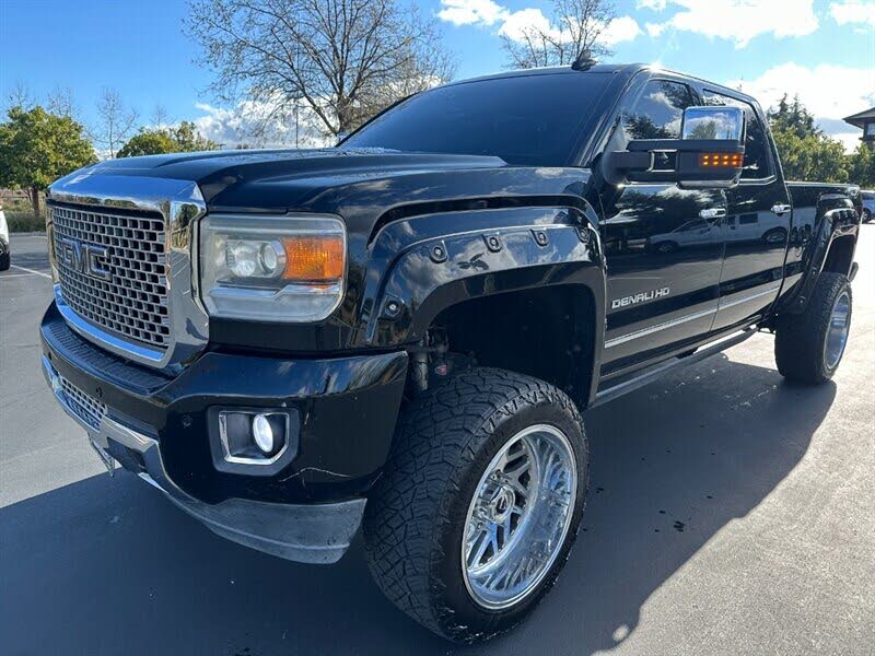 2015 GMC Sierra 2500HD Denali Crew Cab SB 4WD